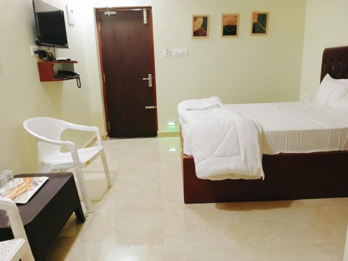 The Paradise Guest Inn Неллуру Экстерьер фото