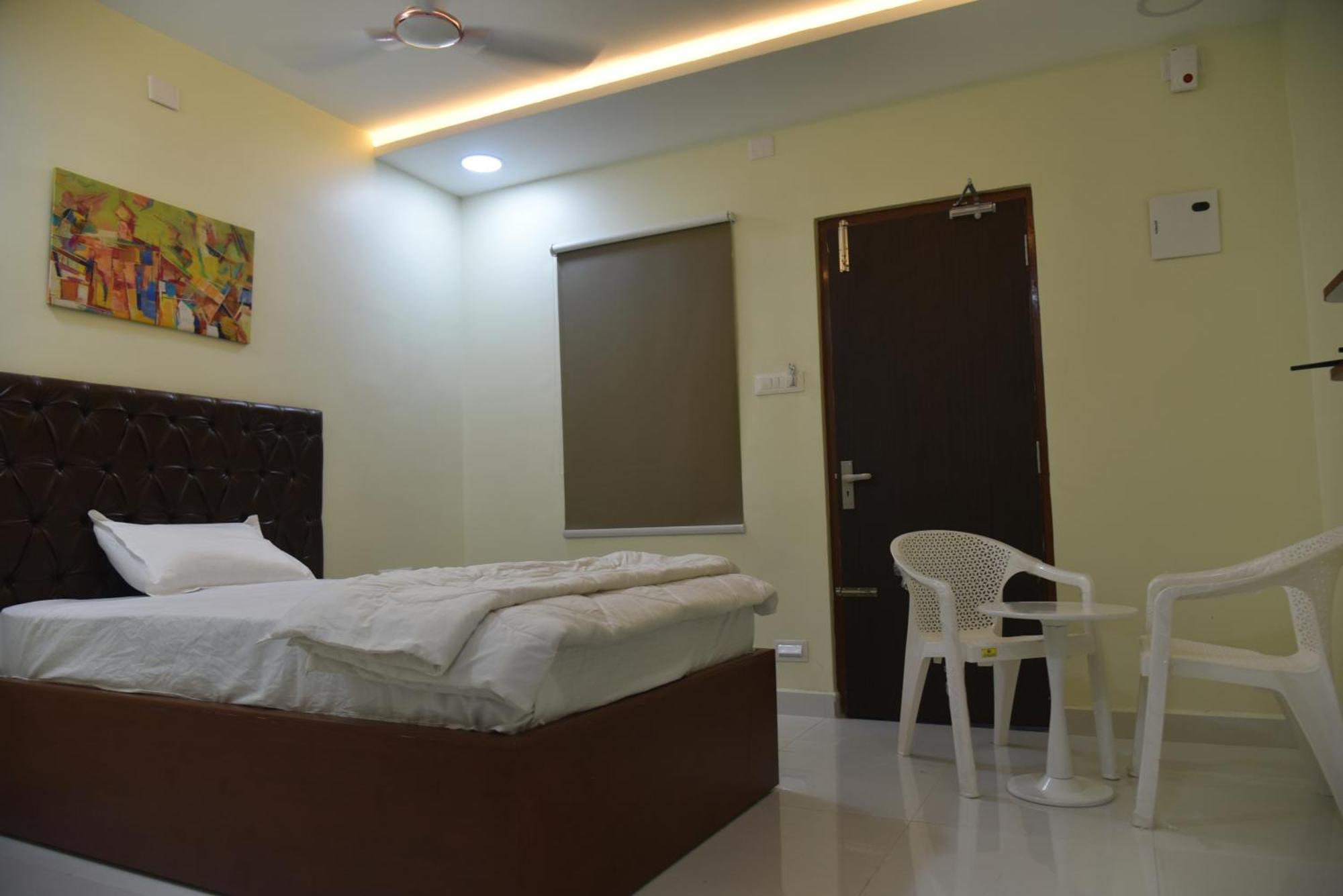 The Paradise Guest Inn Неллуру Экстерьер фото